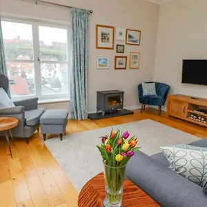 https://grays-cottage-whitby.yorkshirehotels.net